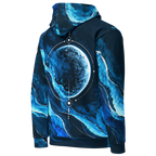 Lunar Current Hoodie von rechts hinten: großes Mondmotiv am Rücken und blaue Tintenstrukturen auf Ärmel und Kapuze.